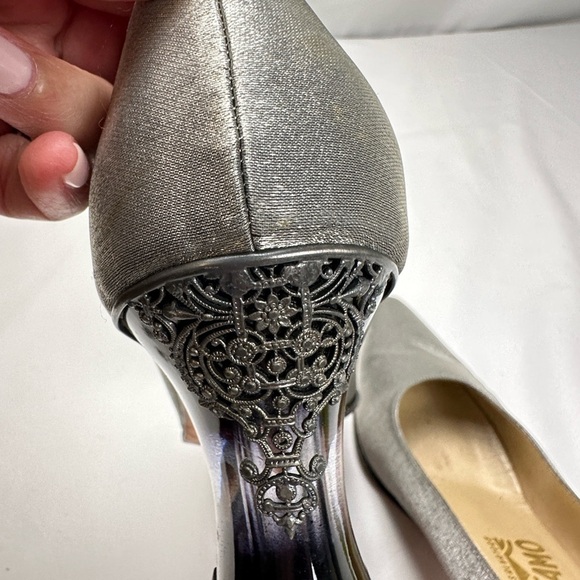 Salvatore Ferragamo Elegant Silver Women's Heels w/lace design (Size  7 1/2) - Picture 6 of 8